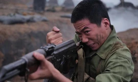 'Mưa đỏ' sắp vượt 700 tỷ đồng, nhà sản xuất bỏ túi bao nhiêu?