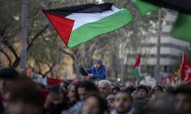 Một cuộc biểu tình ủng hộ người Palestine và kêu gọi ngừng bắn ngay lập tức tại Dải Gaza ở Barcelona (Tây Ban Nha) hồi năm 2024Ảnh: AP 