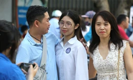 Học sinh thi lớp 10 THPT công lập năm 2025 tại Hà Nội. Ảnh: Như Ý