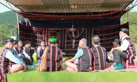 Các già làng trong Lễ Prơngooch gắn kết
