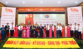 Ban Chấp hành Đảng bộ phường Hồng Hà nhiệm kỳ 2025-2030 ra mắt tại Đại hội