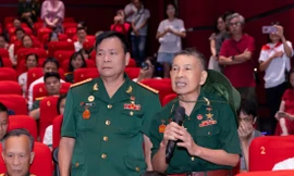 Mưa đỏ xứng đáng với những giọt nước mắt rơi xuống 