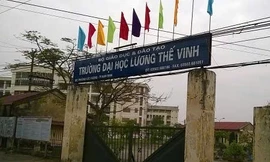 Trường đại học ‘lay lắt'