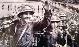 Bức ảnh ông Nguyễn Quang Bích tươi cười trên đường ra trận