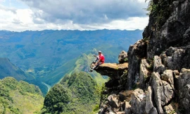 “Mỏm đá tử thần” được nhiều phượt thủ gọi là “mỏm đá sống ảo”