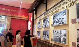 Không gian 48 Hàng Ngang sau khi tu bổ đã được ứng dụng nhiều công nghệ hiện đại giúp du khách tương tác trực tiếp với tư liệu 