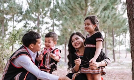 Chị Y Việt Sa cùng gia đình