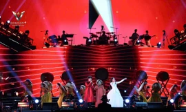 NSND Thanh Hoa, Phương Mỹ Chi, Trúc Nhân mở màn bằng ca khúc Made in Việt Nam 