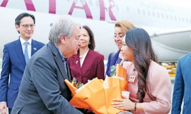 Trưa 24/10/2025, Tổng Thư ký LHQ António Guterres đến Hà Nội bắt đầu thăm chính thức Việt Nam theo lời mời của Chủ tịch nước Lương Cường và tham dự Lễ mở ký Công ước LHQ về chống tội phạm mạng Ảnh: TTXVN