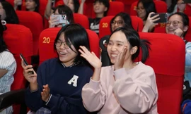 Khán giả xếp hàng xem phim trong Tuần phim chào mừng LHP Việt Nam lần thứ XXIV