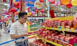 Bánh trung thu vào mùa, người dân nên tìm nơi uy tín, sản phẩm có thương hiệu để đảm bảo an toàn ảnh: U.P 