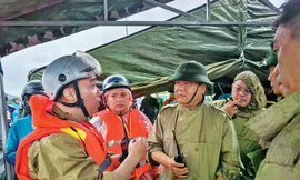 Nối lại mạch thông tin sau lũ