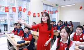 Cô Nguyễn Minh Nhật trong tiết dạy Ngữ vănẢnh: NTCC