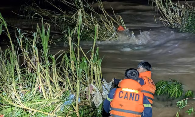 Cháu bé 10 tuổi ở Sơn La bị nước lũ cuốn tử vong khi chơi bên suối
