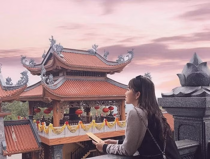 dia-diem-du-lich-tam-linh-o-quang-ninh-chua-ba-vang-min.jpg