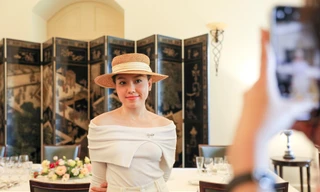 Dậy từ 5h xếp hàng vào 'check in' dinh thự Pháp 153 năm ở TPHCM