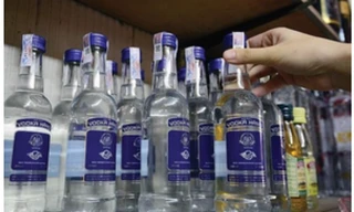 Chủ hãng rượu Vodka Hà Nội tiếp tục chìm trong lỗ