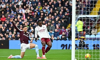 Trực tiếp Aston Villa vs Arsenal 0-0 (H1): Eze ghi bàn không được công nhận