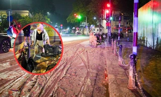 Bùn đất văng xuống đường, nhiều người đi xe máy trượt ngã