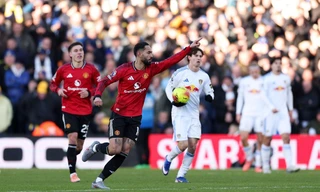 MU thoát thua trên sân Leeds, nguy cơ bị Liverpool bỏ xa 