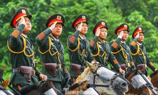 Dàn kỵ binh cảnh sát cơ động tập luyện diễu binh, diễu hành Quốc khánh 2/9
