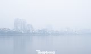 Bầu trời Hà Nội mù mịt trong ngày ô nhiễm không khí đứng thứ 2 thế giới