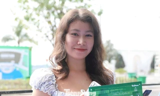 Runner hào hứng check-in, nhận BIB trước giờ khai mạc Tiền Phong Half Marathon 2025