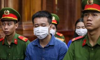 Bên trong phiên tòa xét xử Quang Linh Vlog, hoa hậu Thùy Tiên