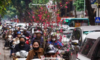 Cửa ngõ Hà Nội ùn ứ chiều 26 Tết, người dân háo hức về quê sum họp