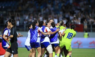 Thất bại trên chấm 11m, tuyển nữ Việt Nam không thể bảo vệ ngôi hậu, nữ Philippines lần đầu đăng quang SEA Games