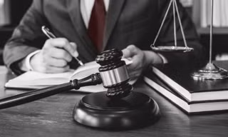 "Gỡ rối" cùng sĩ tử 2K8: Học Luật có phải chỉ để sau này trở thành luật sư?