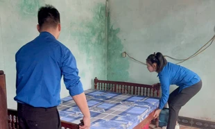 Thanh niên Phú Thọ giúp người nghèo neo đơn dọn nhà đón Tết