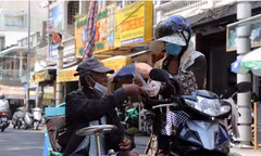 Xổ số kiến thiết đừng 'quên' kiến thiết đời sống người bán vé số dạo