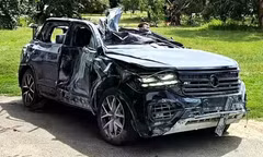 Mẫu SUV của Đức 'sống sót' sau vụ tấn công tên lửa