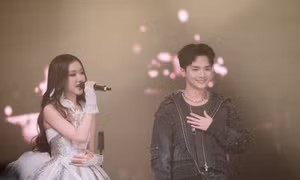 "Anh trai" Vương Bình tái hiện loạt hit, song ca ngọt lịm cùng một nữ ca sĩ