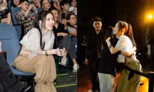 Han Sara bật khóc trong tiệc mừng sinh nhật, thử thách dance battle cùng fan