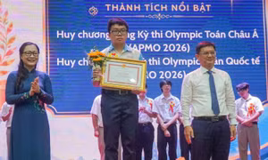 Hành trình chinh phục huy chương Olympic Toán Quốc tế của nam sinh Năng Khiếu