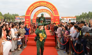 Thanh niên miền Tây lên đường nhập ngũ