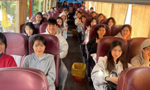 Chuyến xe mùa xuân miễn phí đưa sinh viên về quê đón Tết