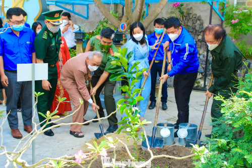 Trong nhiệm kỳ qua, nhiều mô hình thiết thực được lan tỏa và nhân rộng, đưa hoạt động của công tác Đoàn và phong trào thanh thiếu nhi đi vào chiều sâu Trong nhiệm kỳ qua, nhiều mô hình thiết thực được lan tỏa và nhân rộng, đưa hoạt động của công tác Đoàn và phong trào thanh thiếu nhi đi vào chiều sâu