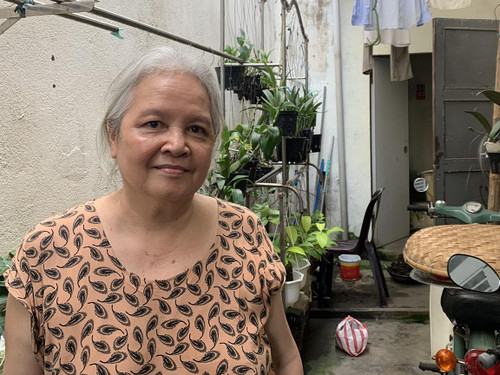 Đã 65 tuổi, sức khỏe hạn chế nhưng bà Hương luôn tìm thấy niềm vui với việc dạy miễn phí các cháu có hoàn cảnh khó khăn - ảnh Đ.T Đã 65 tuổi, sức khỏe hạn chế nhưng bà Hương luôn tìm thấy niềm vui với việc dạy miễn phí các cháu có hoàn cảnh khó khăn - ảnh Đ.T