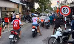 Nhóm thanh niên mang hung khí lao vào quán tấn công, khiến 1 người tử vong