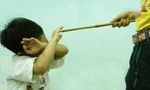 Phụ huynh vào trường đánh học sinh lớp ba 10 roi theo 'giao kèo'