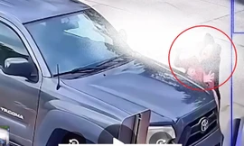 Thực hư clip cô gái bị bạn trai bắt cóc lên ô tô rồi đạp xuống đường