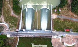 Toàn cảnh hồ nước nhân tạo lớn nhất Đông Nam Á khiến người dân thấp thỏm khi xả lũ 