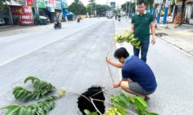 Xuất hiện ‘hố tử thần’ sâu 2,5m trên đường ở TPHCM