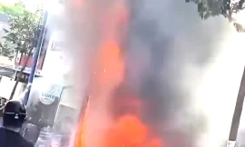 Lửa bao trùm cửa hàng kinh doanh giày dép ở TPHCM