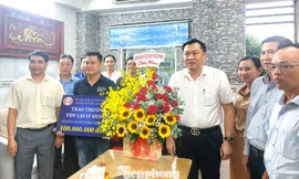 TPHCM thưởng 'nóng' 300 triệu đồng cho nhà vô địch cờ tướng thế giới Lại Lý Huynh 