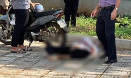 Một học sinh đi xe điện trong trường, tông vào tường tử vong