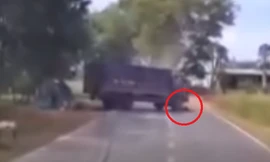 Tài xế điều khiển xe tải cán chết người sau khi tông nạn nhân nằm bất động 